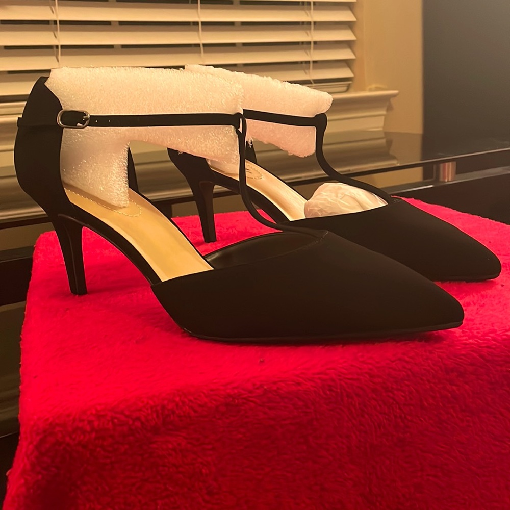 ✨Brand New/Never Worn Heels- Size 11✨